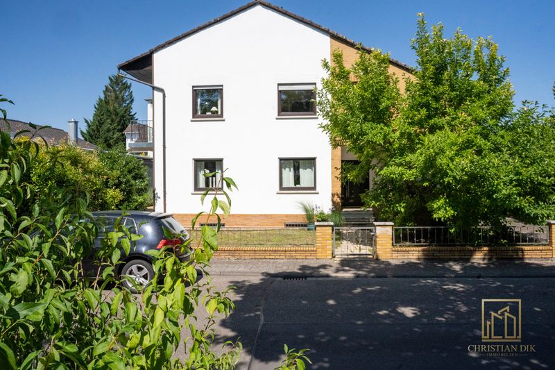Christian Dik Immobilien/ 2 Wohneinheiten - 1 Zuhause - charmantes EFH mit gepflegtem Gartenparadies